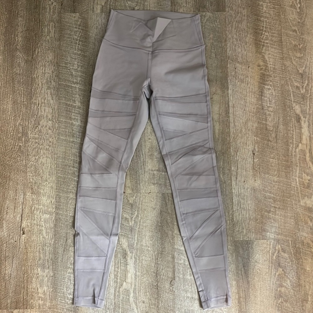 BNWOT Lululemon mesh ladies leggings